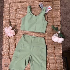 Light green Set included Sport Bra and bicker short with 2 side pockets.